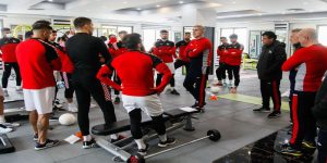 Read more about the article برف تراکتوری‌ها را به سالن کشاند