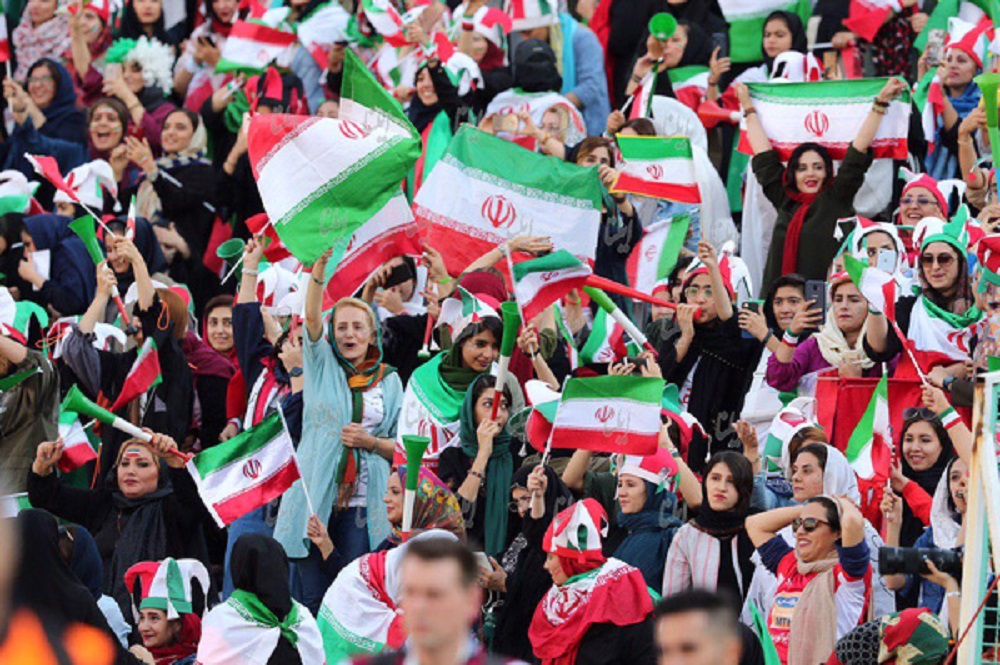 Read more about the article حضور زنان در استادیوم چیز عجیبی نیست
