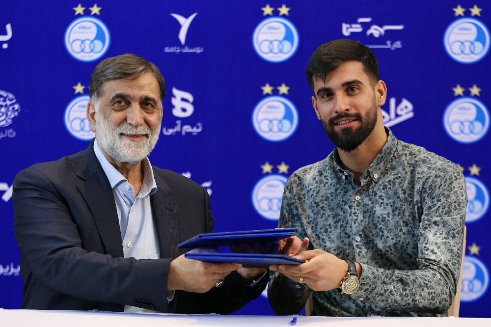 Read more about the article دیگر دوست ندارم با این رفتارها در استقلال بمانم/ بابت این تصمیمی که گرفتند باید ضرر و زیان بدهند/ قرضی جایی نمی‌روم؛ چون نمی خواهم آدم ۲ باشگاه باشم!