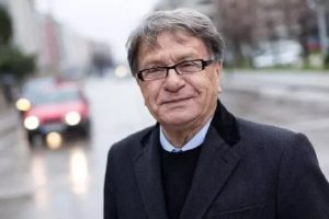 Read more about the article واکنش اینستاگرامی نکونام به ابتلای سرمربی اسبق تیم ملی به سرطان