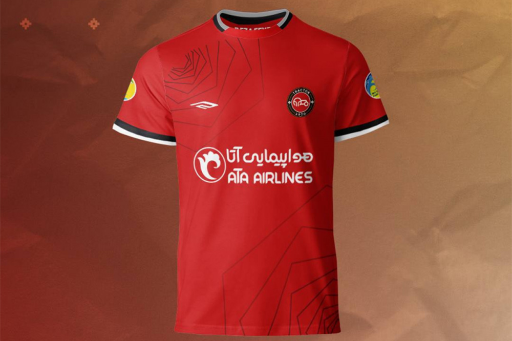 نقش لوگوی جدید روی پیراهن تراکتور