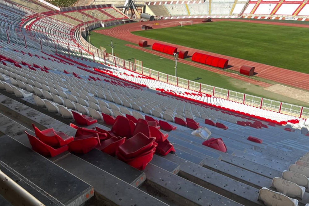 بازگشت صندلیهای شکسته به استادیوم تبریز بازگشت صندلیهای شکسته به استادیوم تبریز