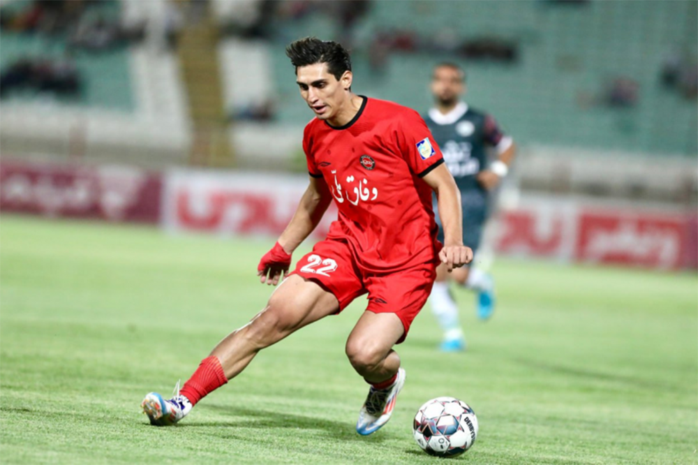 استارت 60 متری نادری، مثل روبرتو کارلوس - اخبار تراکتور سازی استارت 60 متری نادری، مثل روبرتو کارلوس