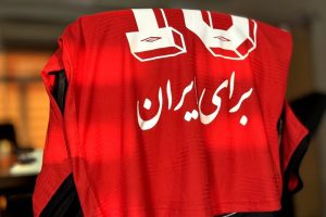 Read more about the article (عکس) شعار مسعود پزشکیان روی پیراهن تراکتور!