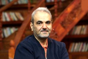 Read more about the article پاسخ غیرمستقیم خیابانی به زنوزی: تراکتوری می‌شوم!