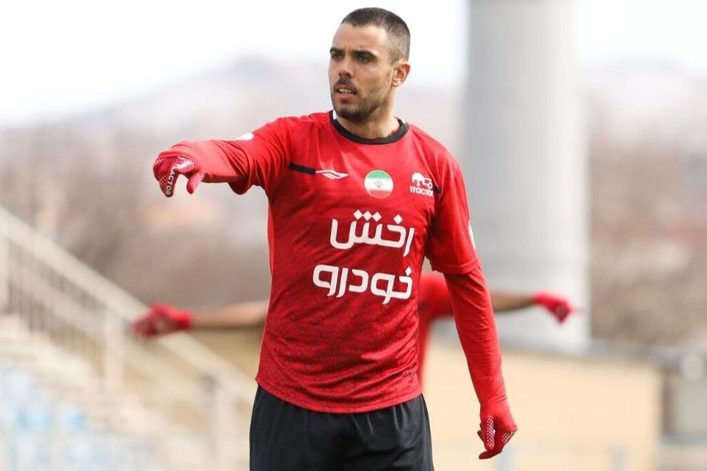 ریکی‌ آلوز: بازوبند تراکتور، عجب افتخار بزرگی