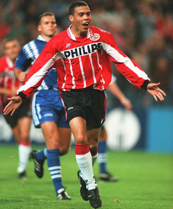 رونالدو نازاریو در تیم پی‌اس‌وی