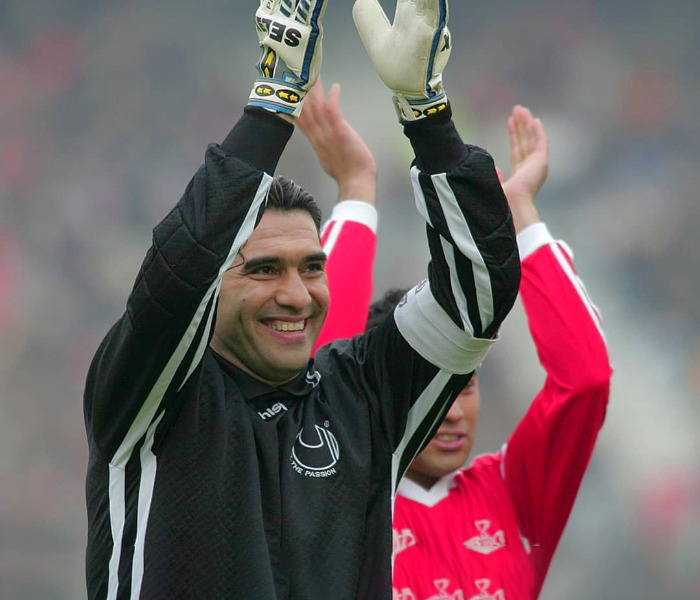 عکس احمدرضا عابدزاده در لباس پرسپولیس