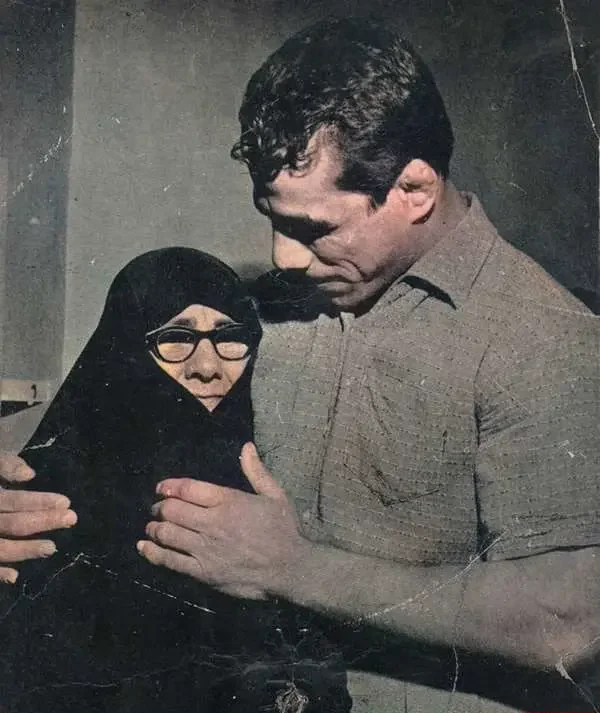 غلامرضا تختی و مادرش غلامرضا تختی و مادرش