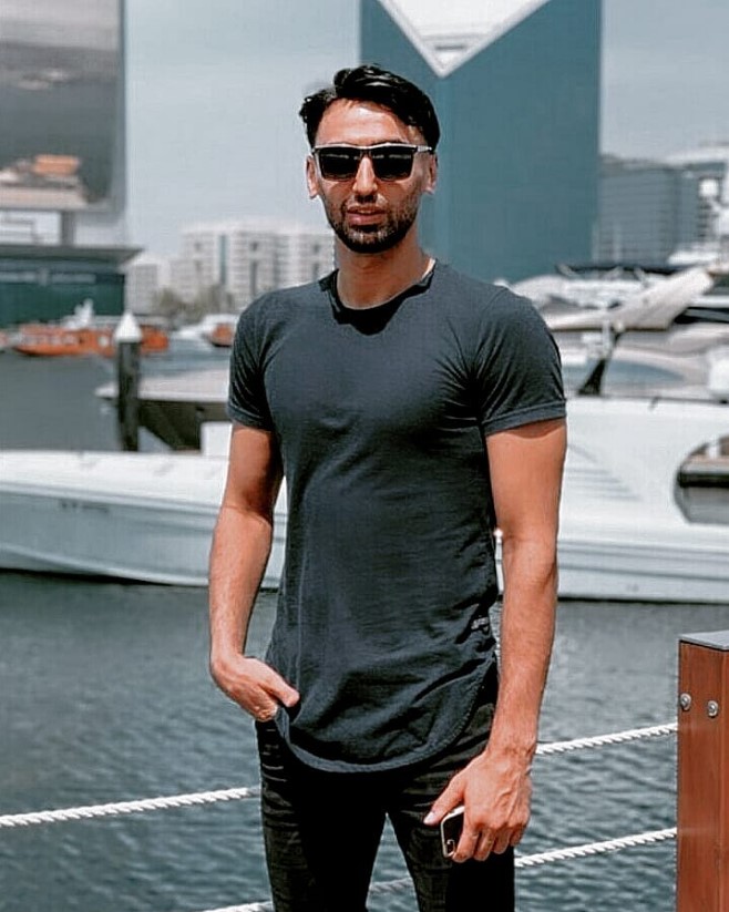 پوریا فیاضی عکس گوشی