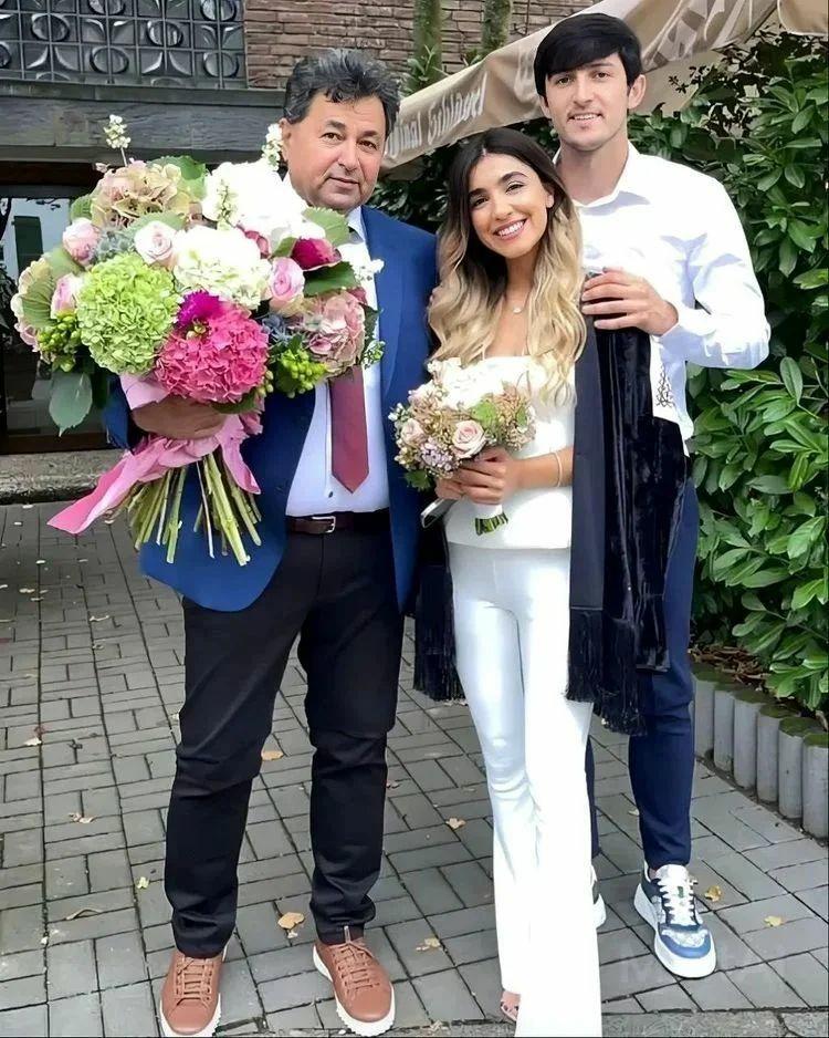 سردار آزمون و همسرش
