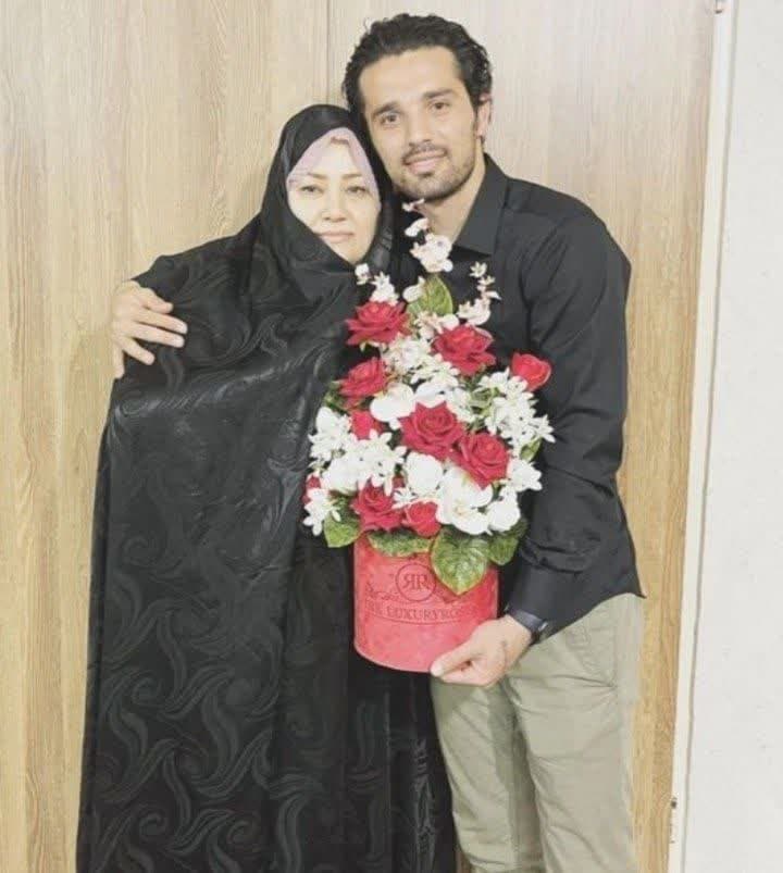عکس امید نورافکن با مادرش