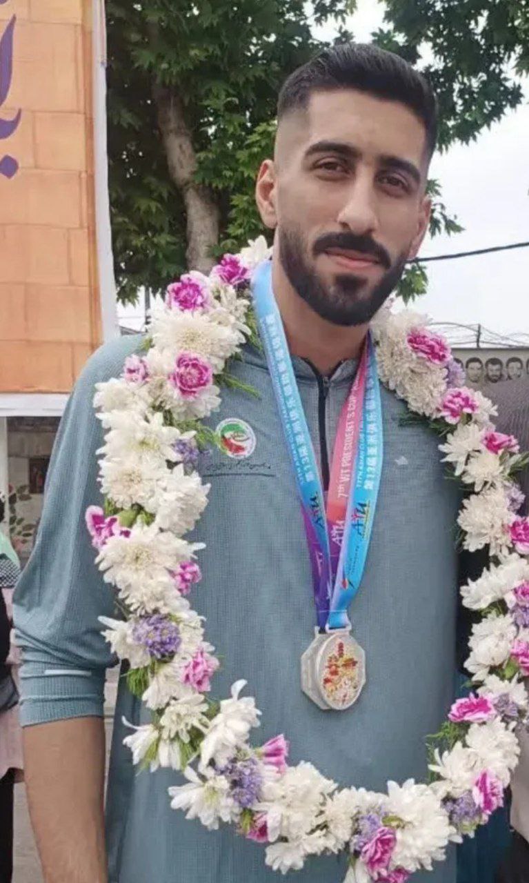 عکس پروفایل امیررضا صادقیان
