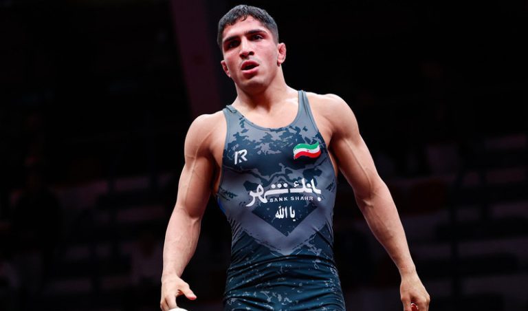 والپیپر علی مومنی