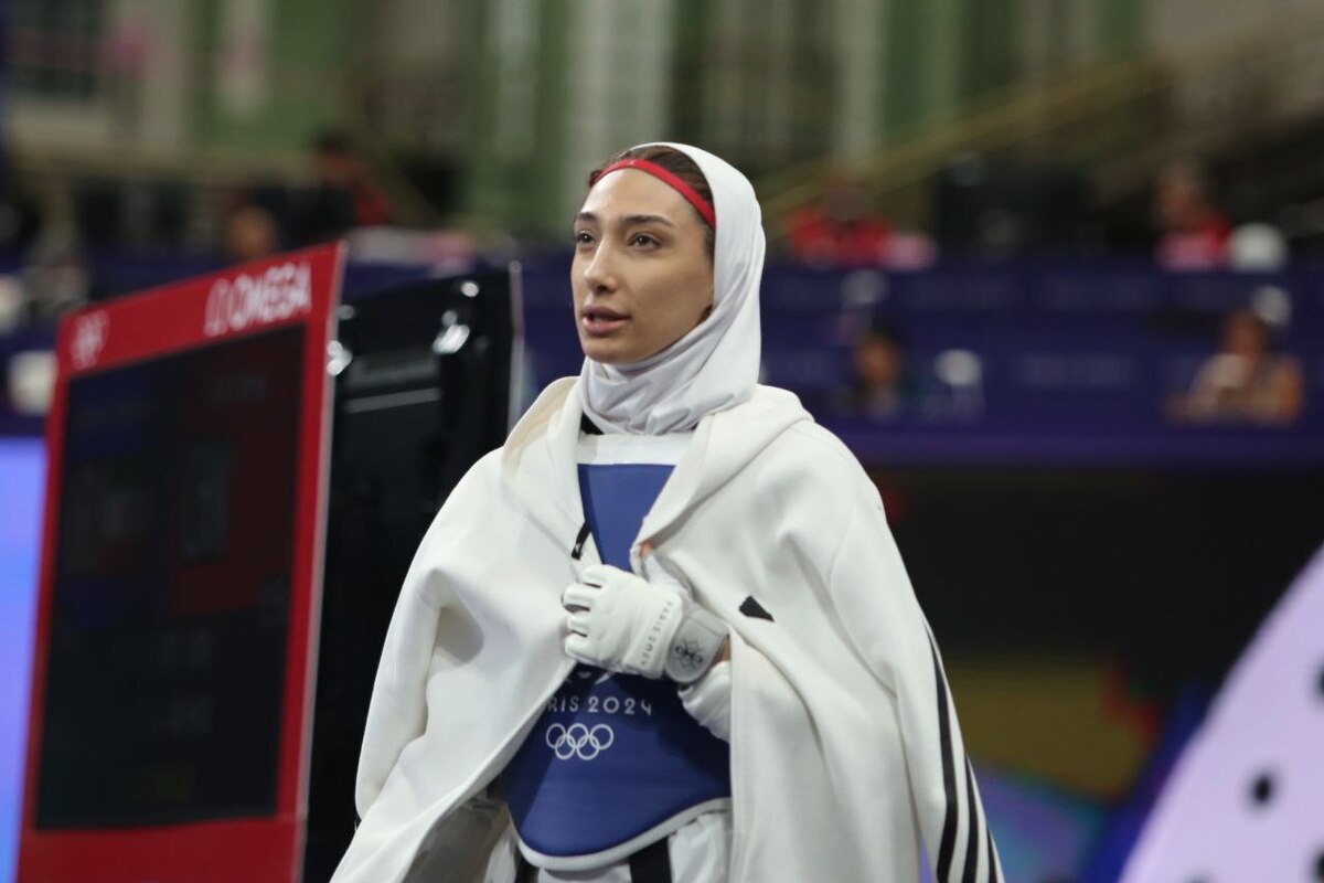 والپیپر مبینا نعمت زاده
