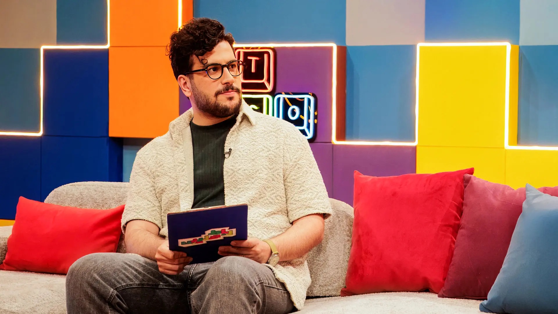 رباط صلیبی برنامه امیرحسین قیاسی