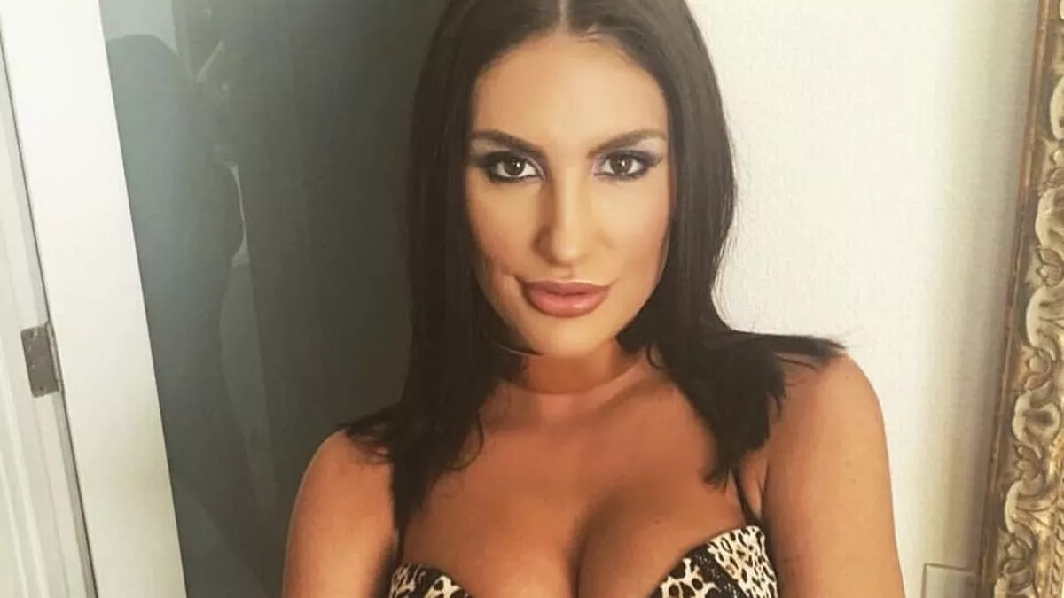 آگوست ایمز کیست