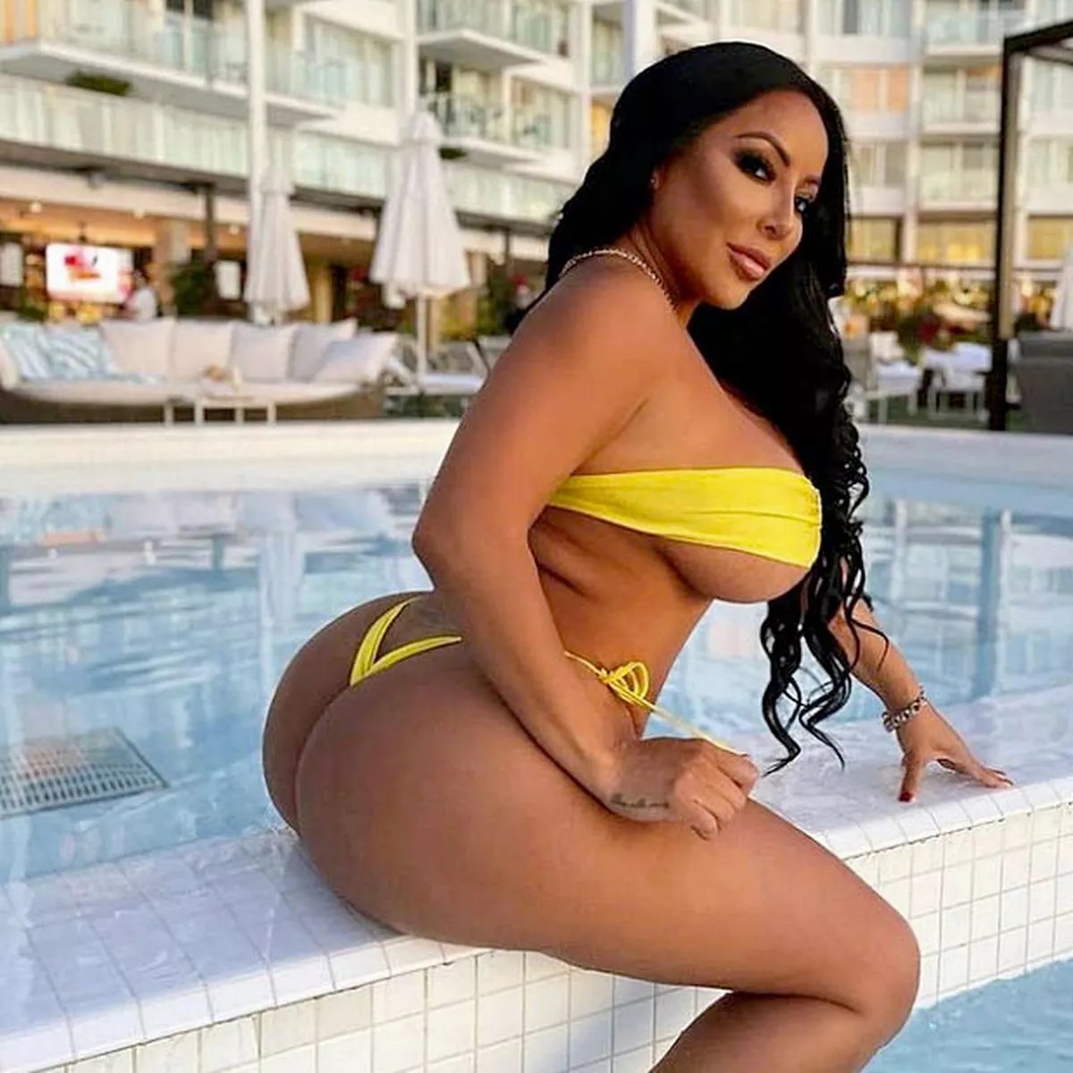 سکس خشن کیارا میا با عکس