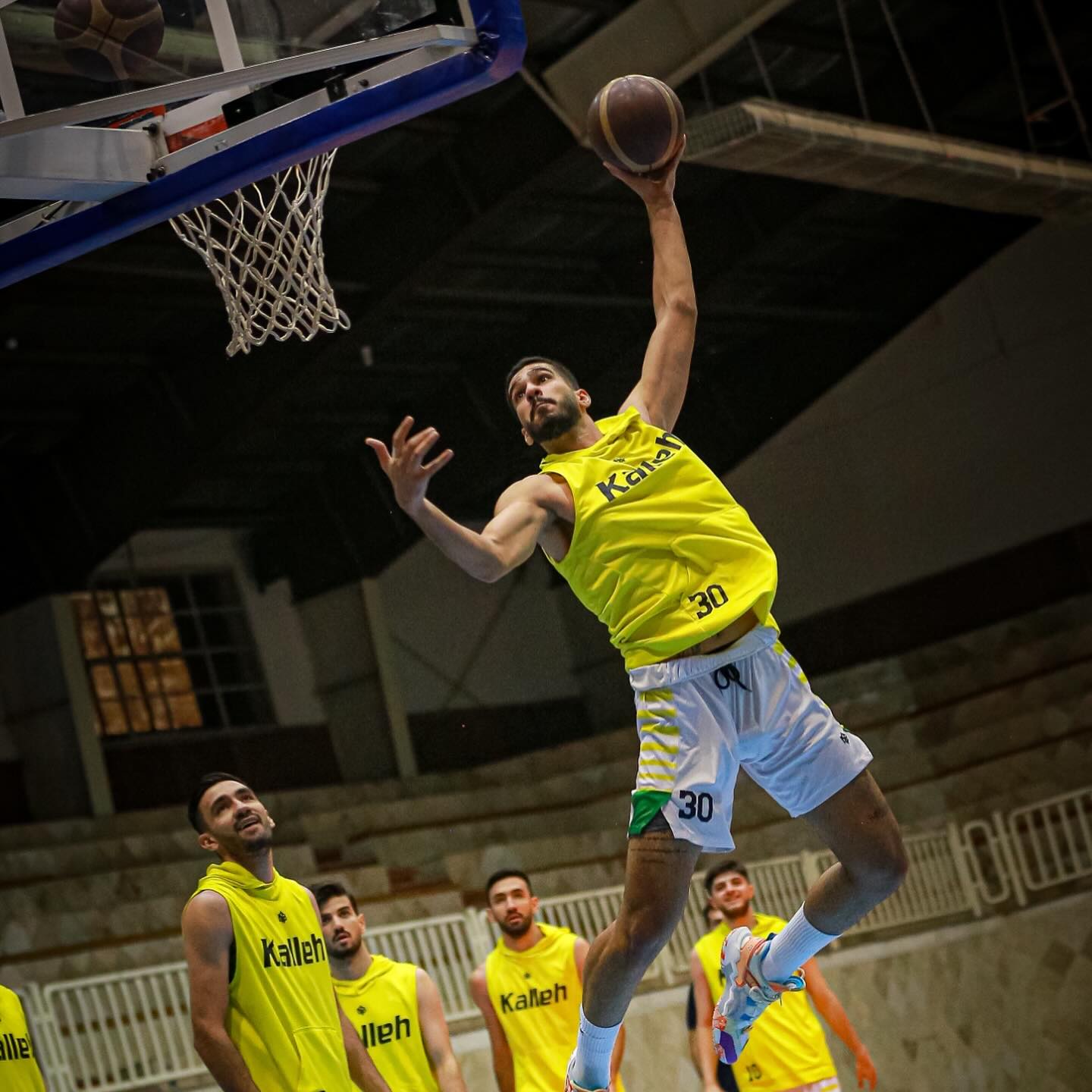 جلال آقامیری بسکتبالیست جلال آقامیری بسکتبالیست