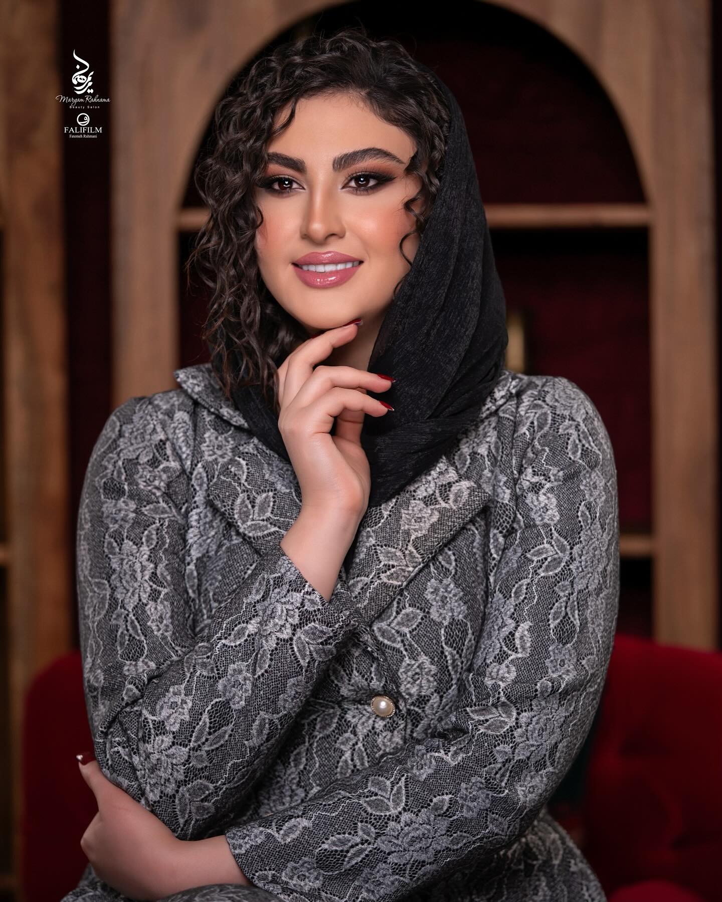 مریم مومن با موی فر مریم مومن با موی فر